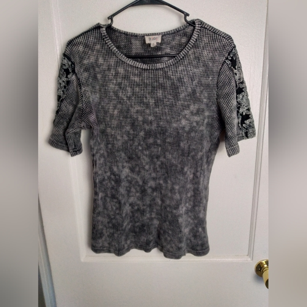 Bibi Y2K style waffle knit shirt size M